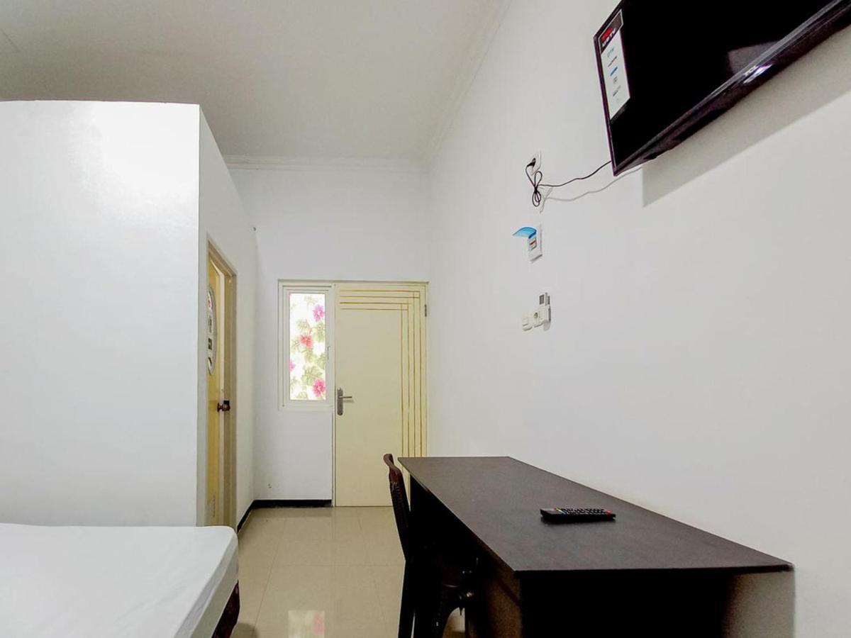 Homestay Bahari Near Wisata Bahari Tlocor Sidoarjo Mitra Reddoorz Bangil Exterior photo